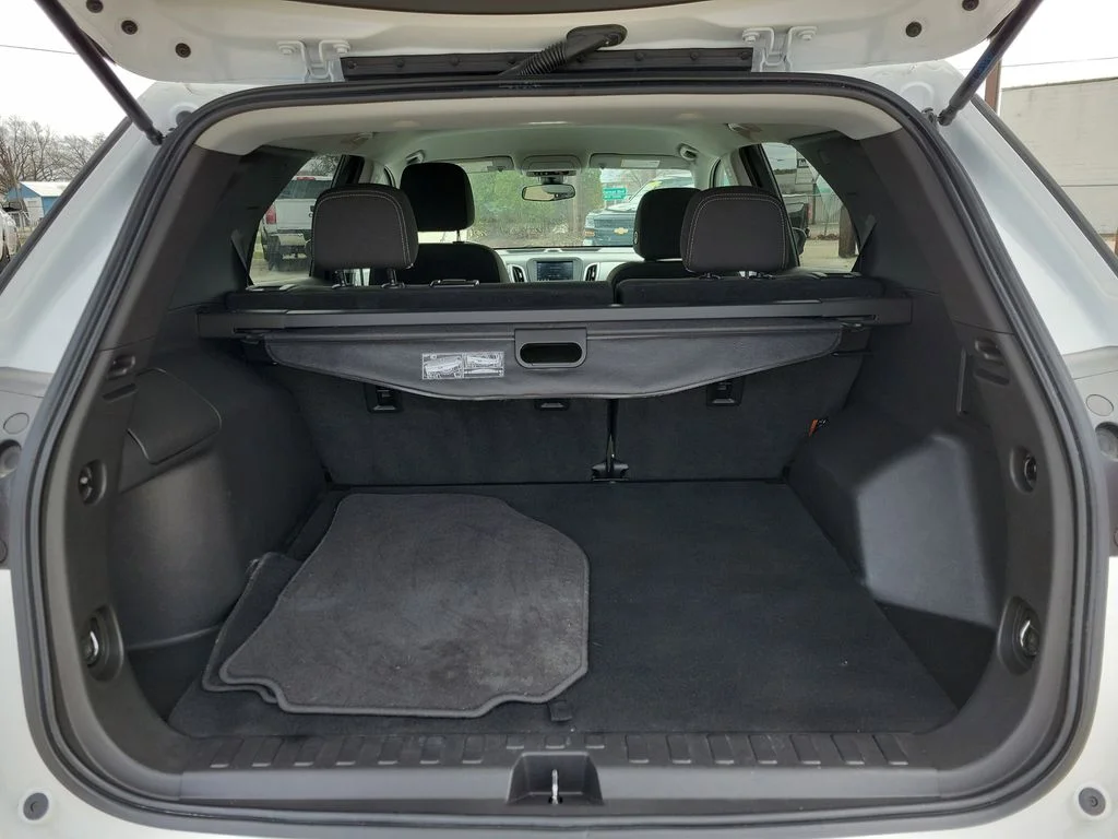 Used 2022 White Chevrolet LT image 7