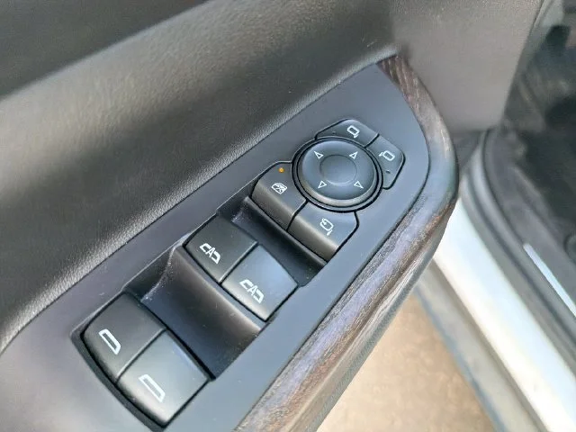 Used 2022 WHITE FROST TRICOAT GMC Denali image 14