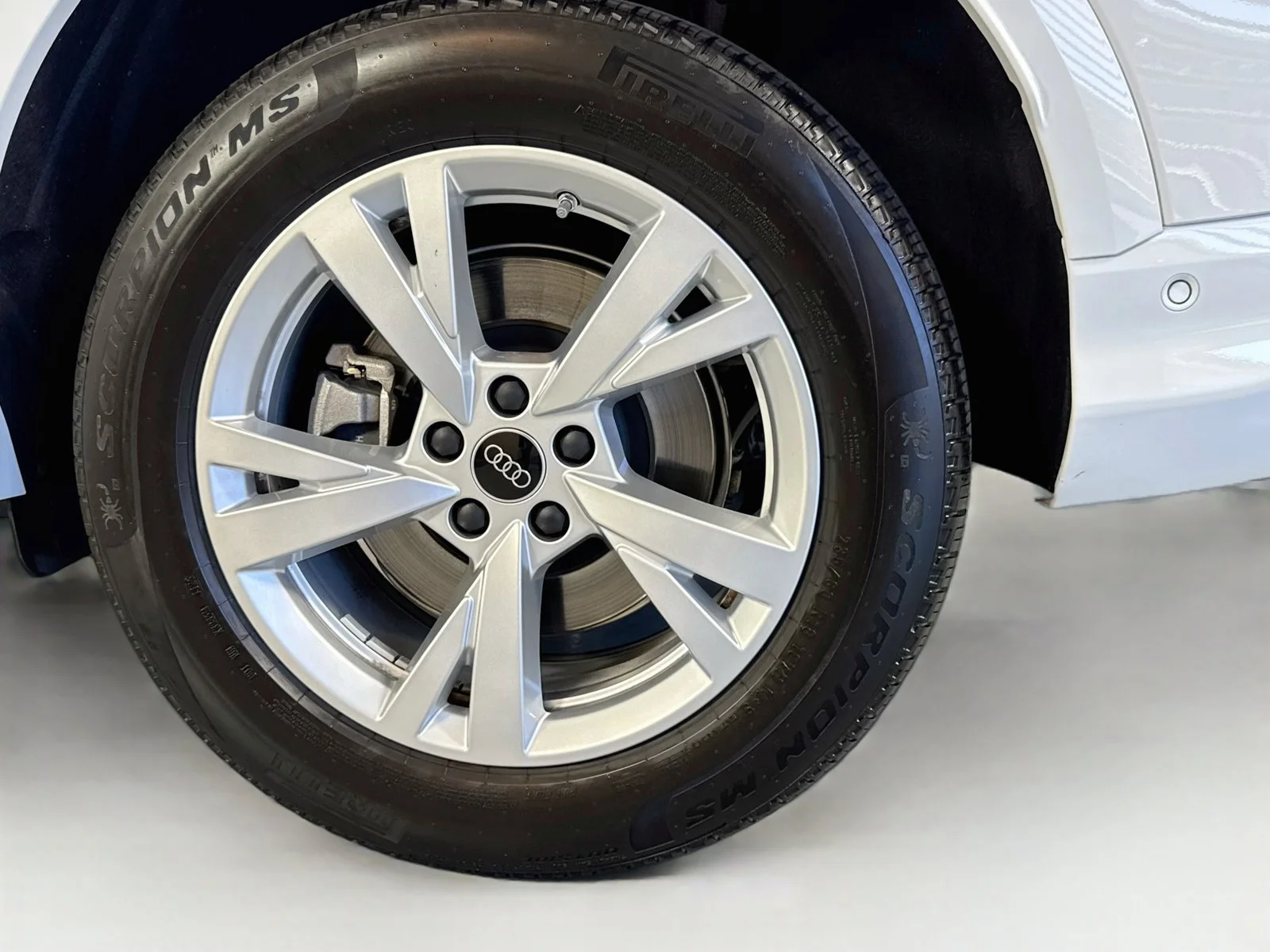 Used 2025 Arkona White Audi Premium image 28