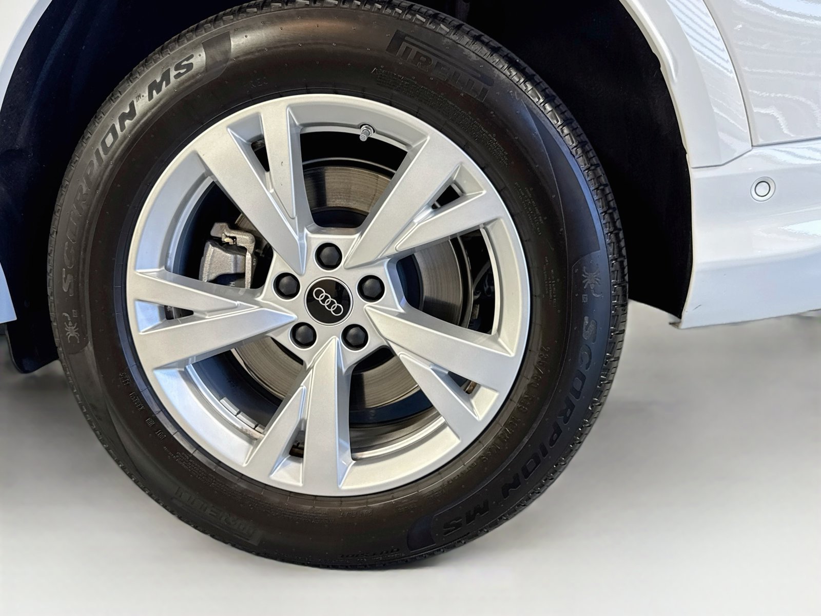 Used 2025 Arkona White Audi Premium image 28