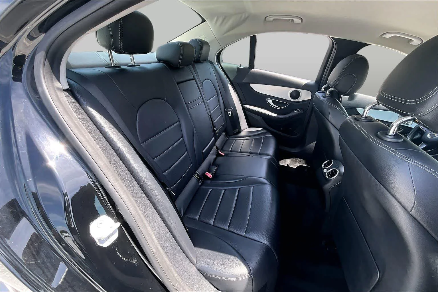 Used 2015 Obsidian Black Metallic Mercedes-Benz C 300 image 38