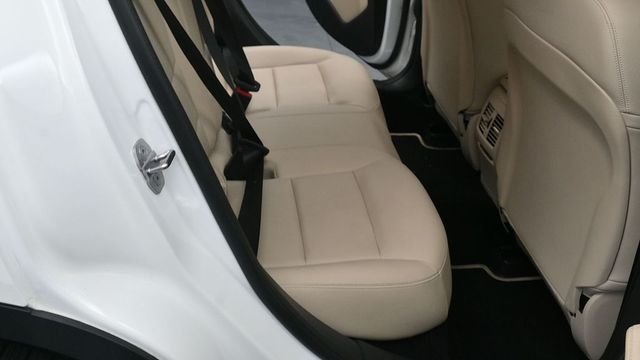 Used 2019 White Mercedes-Benz GLA 250 image 17
