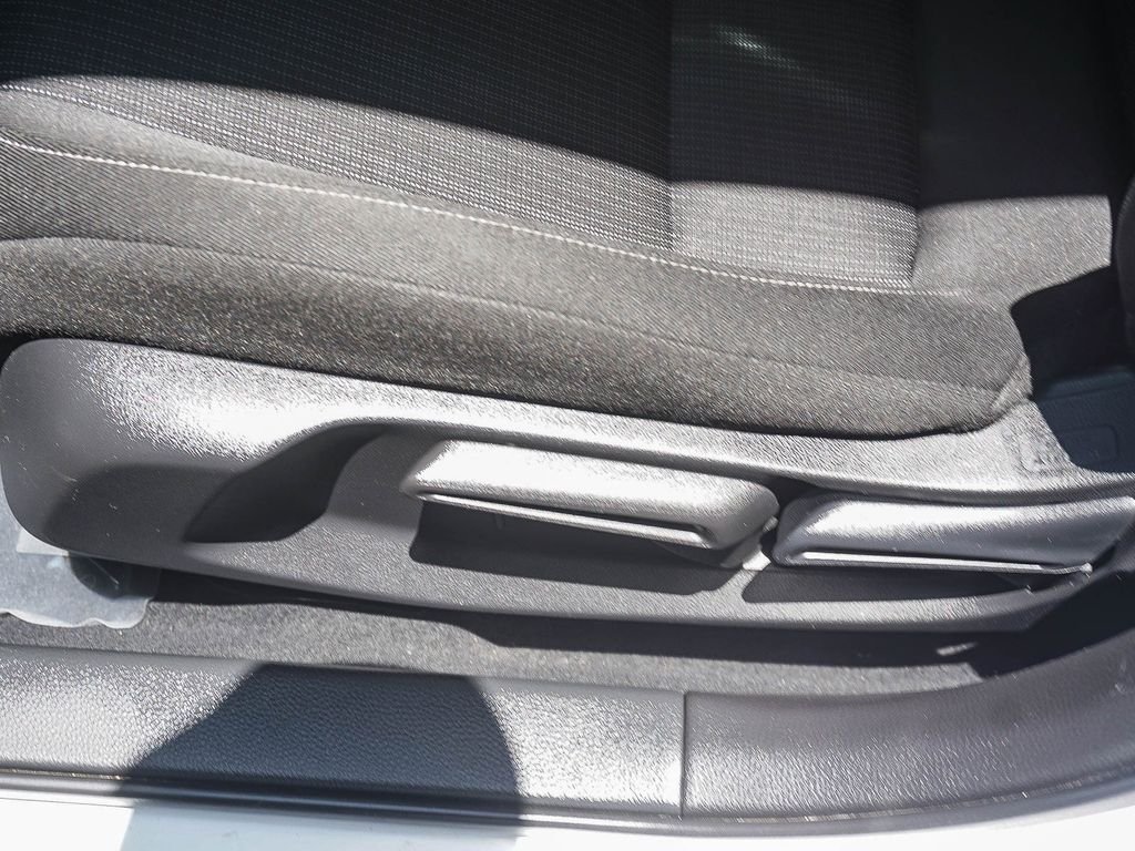 Used 2022 White Honda EX image 19