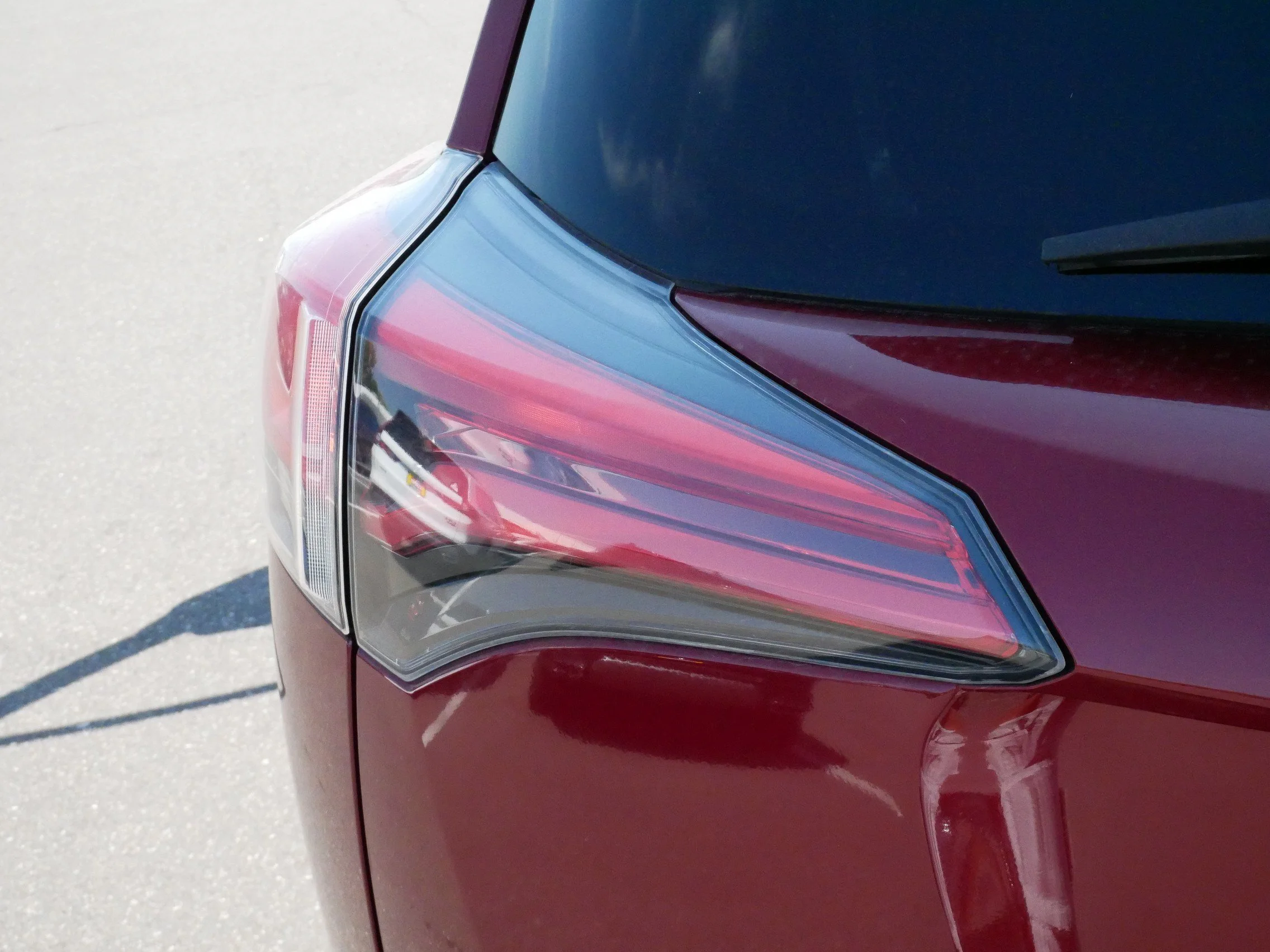 Used 2018 Ruby Flare Pearl Toyota XLE image 17