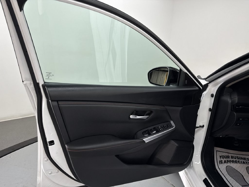 Used 2025 Aspen White Nissan SR image 13