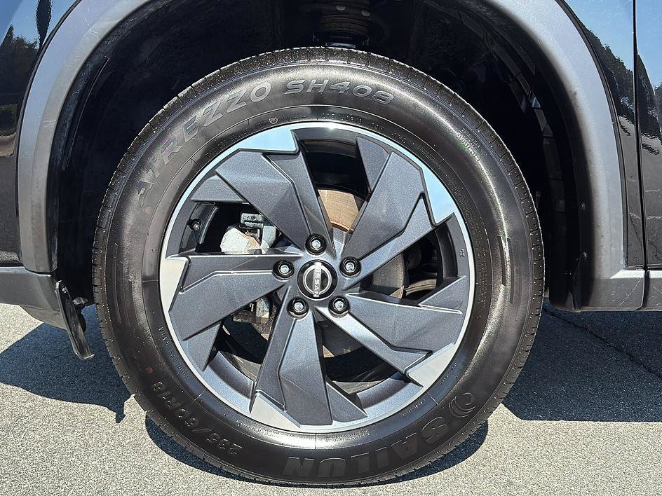 Used 2025 Super Black Nissan SV image 9
