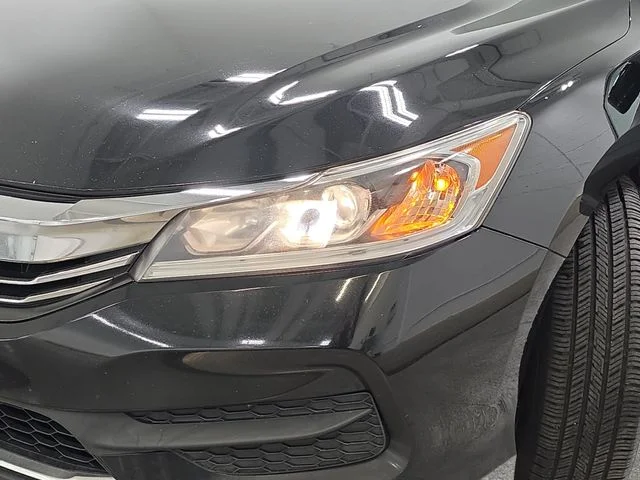 Used 2017  Honda LX image 30