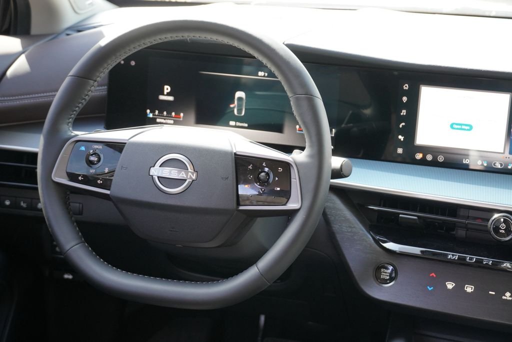 Used 2025 Black Nissan Platinum image 14