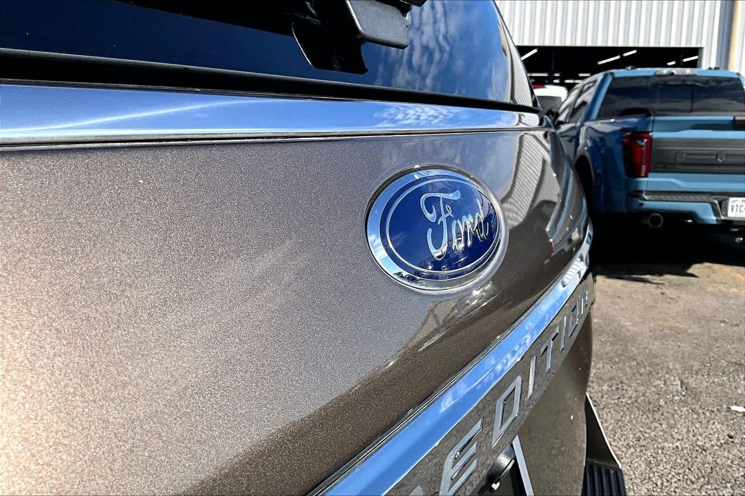 Used 2019 Stone Gray Ford XLT image 33