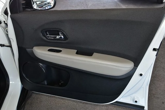 Used 2020 White Honda LX image 23