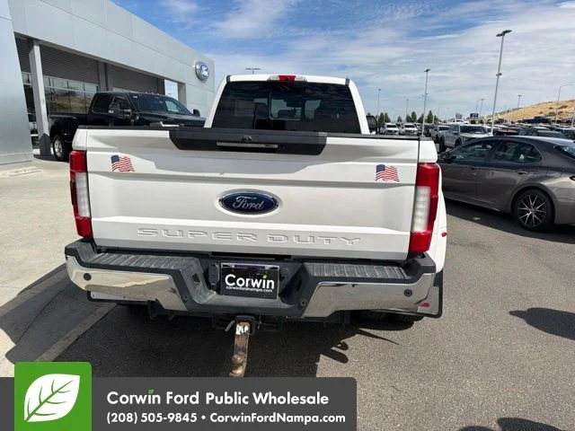Used 2019 White Platinum Clearcoat Metallic Ford  image 8