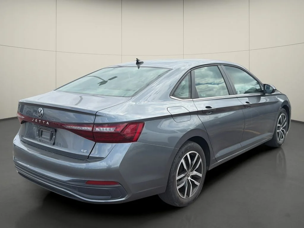 Used 2025 Gray Volkswagen 1.5T SE image 7