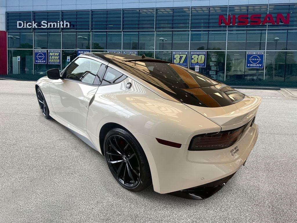 New 2026 Pearl White TriCoat / Super Black Two-tone Nissan Performance image 4