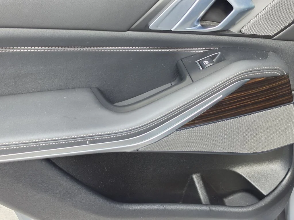 Used 2024 Gray BMW sDrive40i image 9