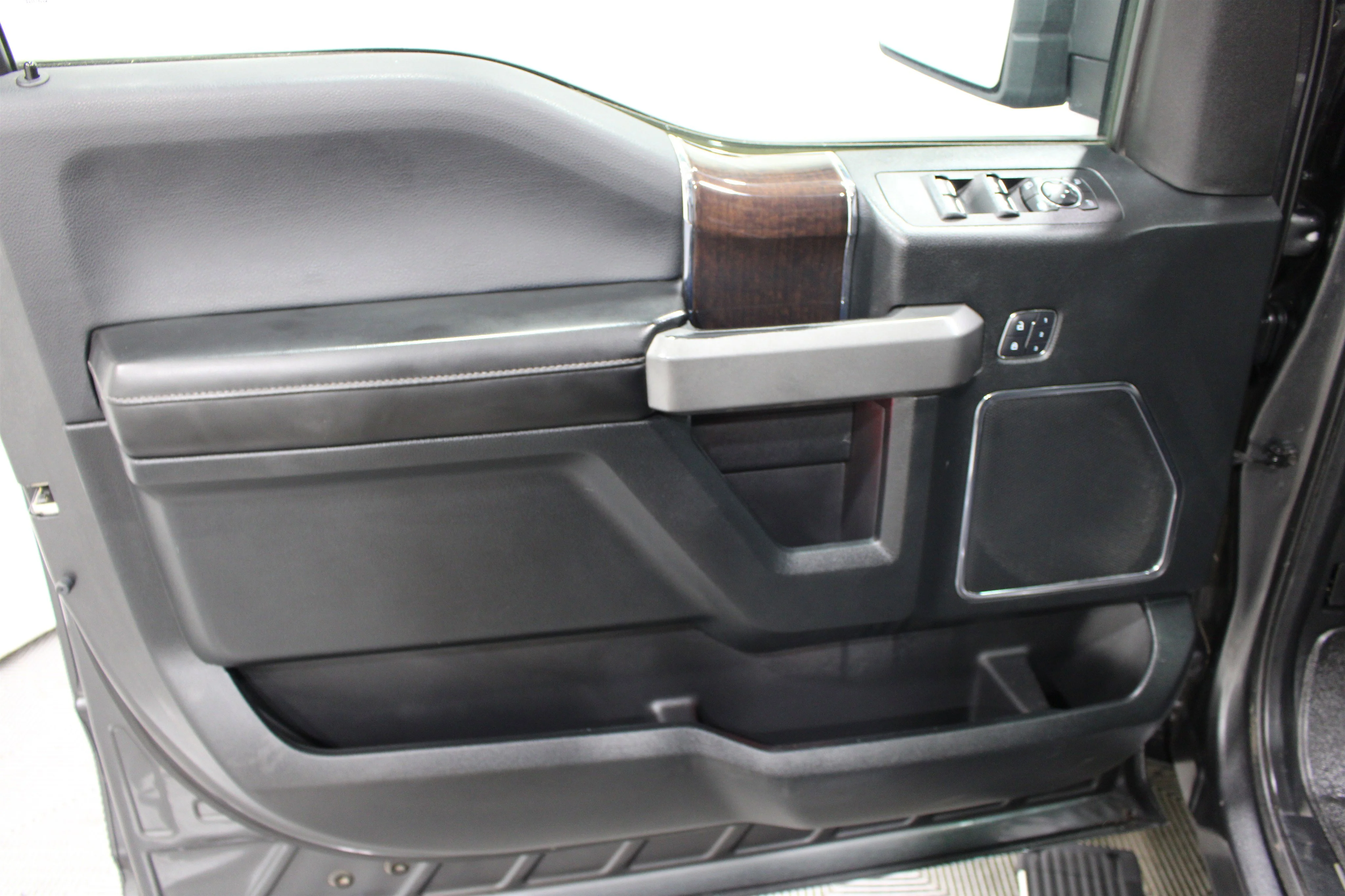 2016 Ford F-150 Platinum - Photo 6