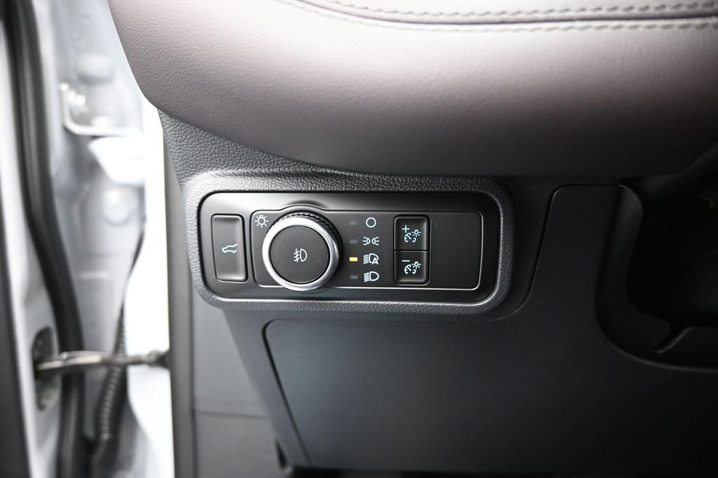New 2026 Star White Metallic Tri-Coat Ford Platinum image 13