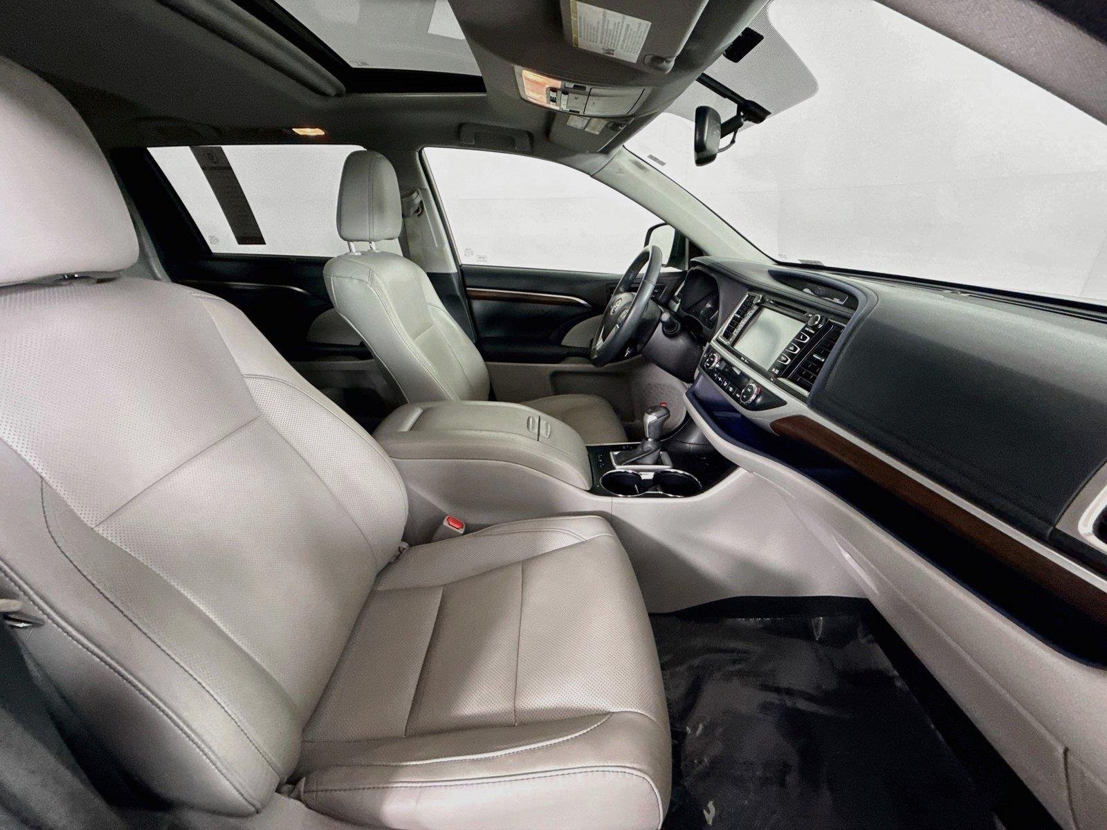 Used 2015 Silver Sky Metallic Toyota Limited image 46