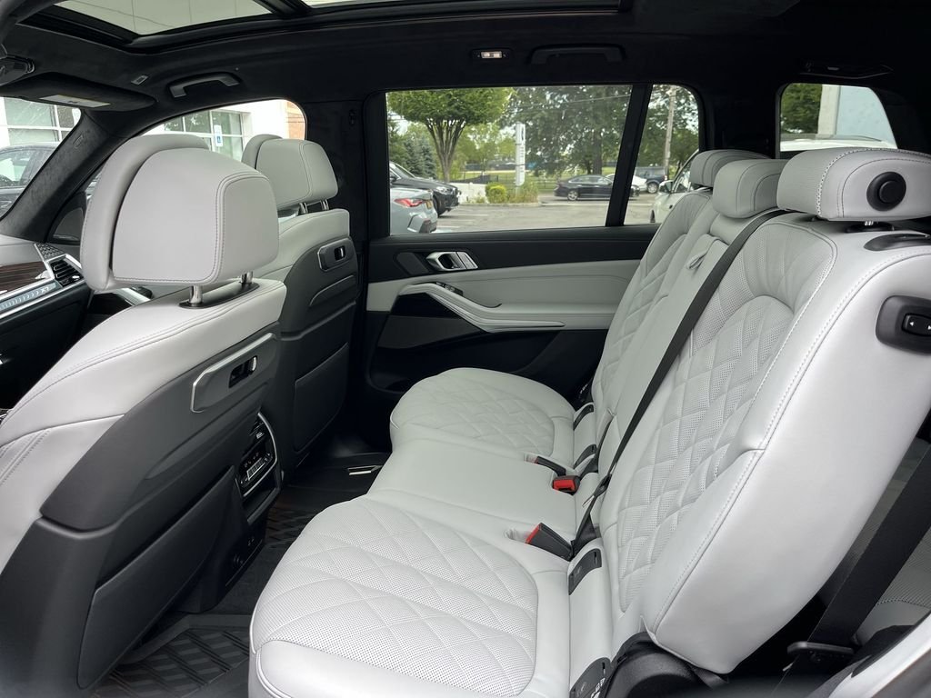 Used 2026 Gray Metallic BMW xDrive40i image 23