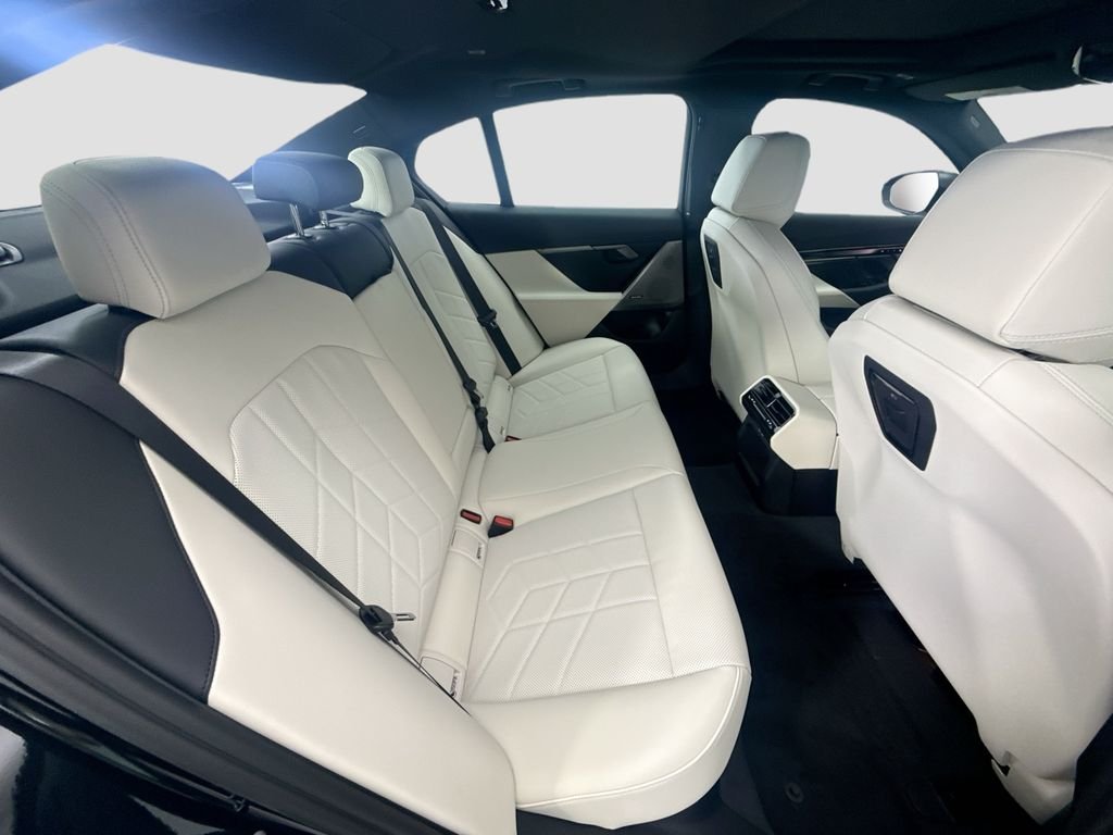 Used 2027 Black Sapphire Metallic BMW 530i image 22