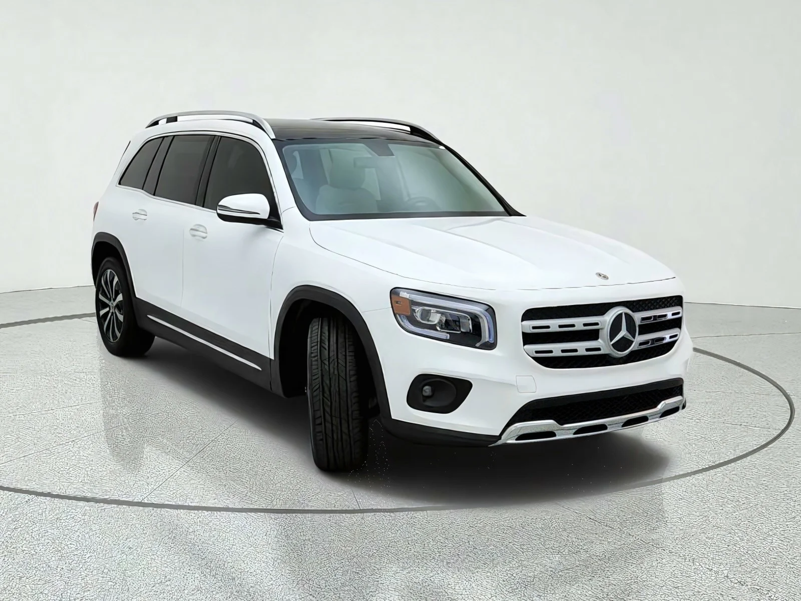 Certified Used 2023 Polar White Mercedes-Benz GLB 250 image 4