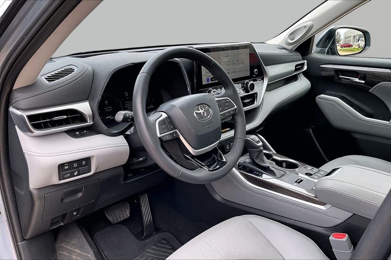 Used 2024 Moon Dust Toyota Platinum image 16