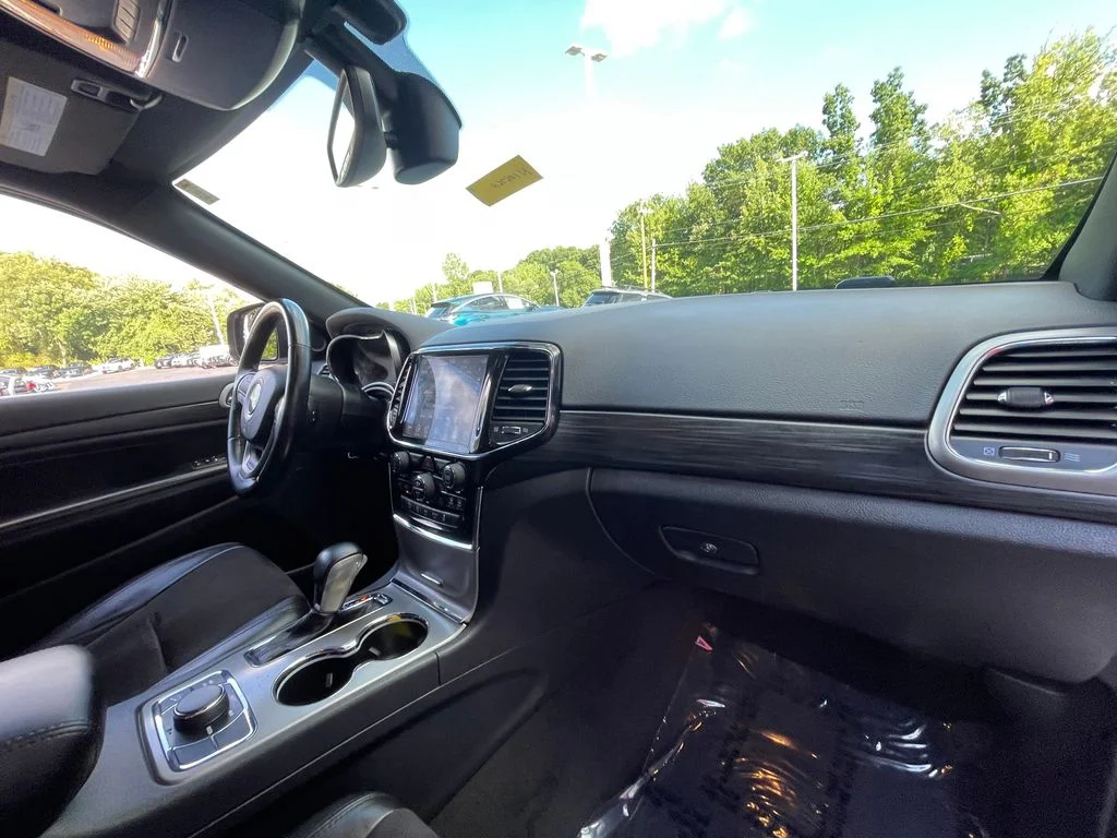 Used 2022 White Jeep Laredo X image 13