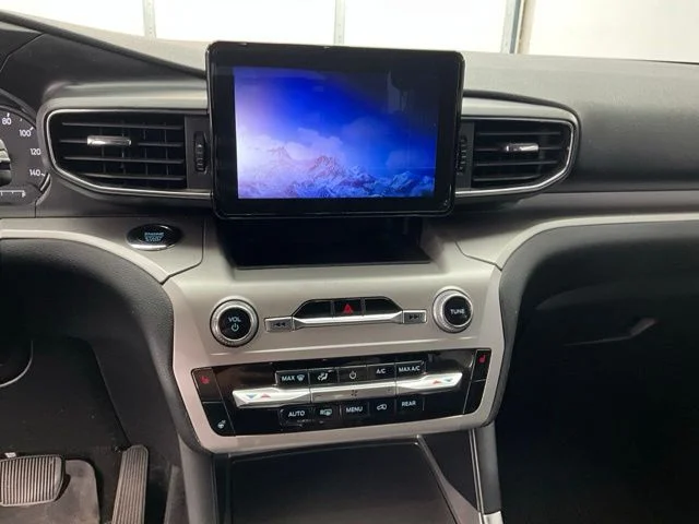 Used 2020 Silver Ford XLT image 11