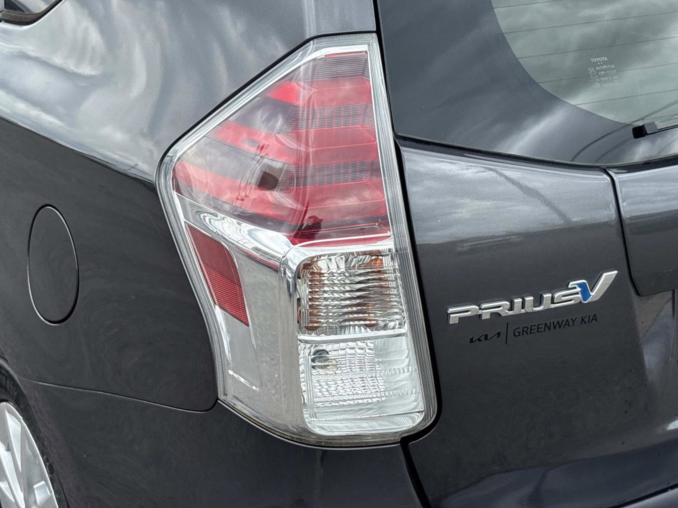 2016 Toyota Prius v Five - Photo 11