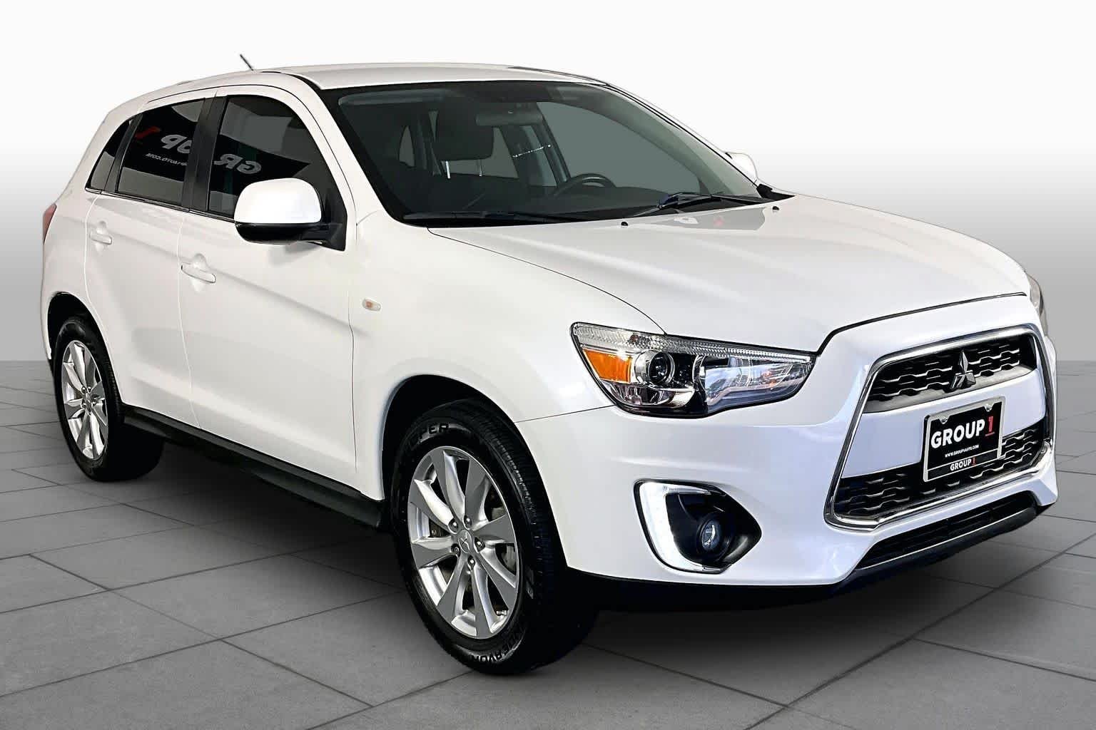 Used 2015 White Pearl Mitsubishi SE image 3
