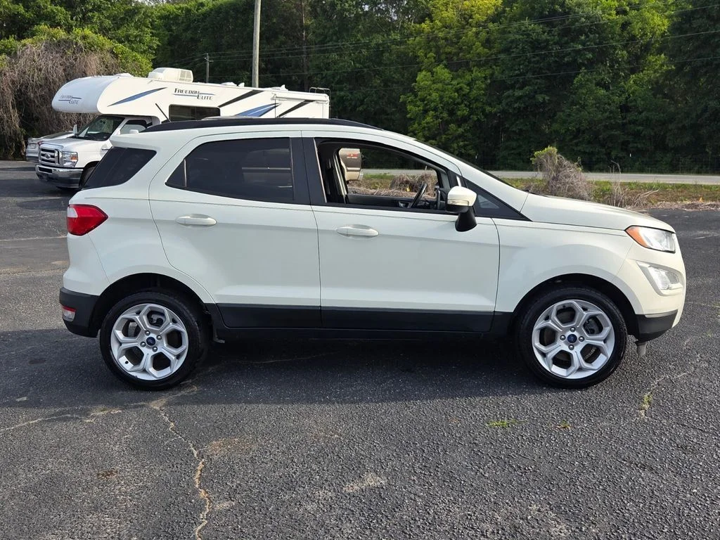 Used 2021 White Ford SE image 12