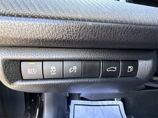 2025 Toyota Camry SE photo 3