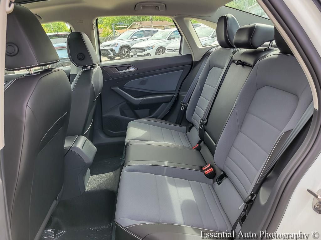 New 2026 Opal White Pearl Volkswagen 1.5T SE image 8