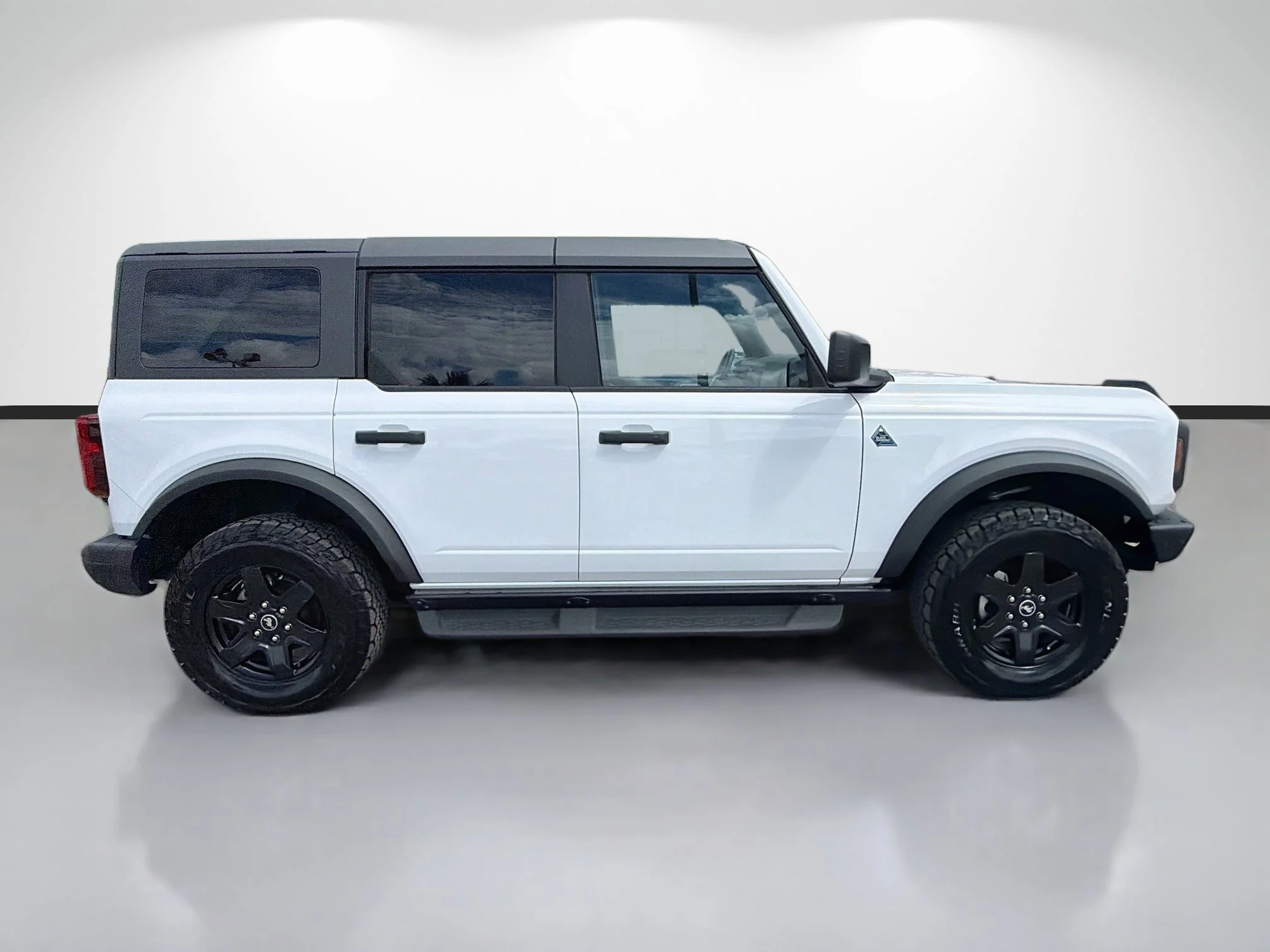 Used 2024 Oxford White Ford Black Diamond image 2