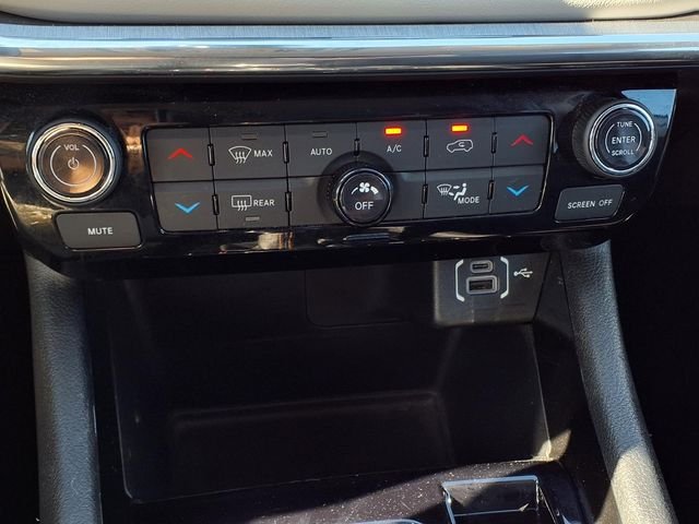 Used 2022 Silver Jeep Limited image 19