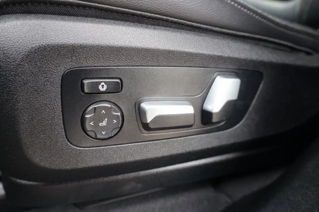 Used 2020 Black BMW xDrive40i image 18