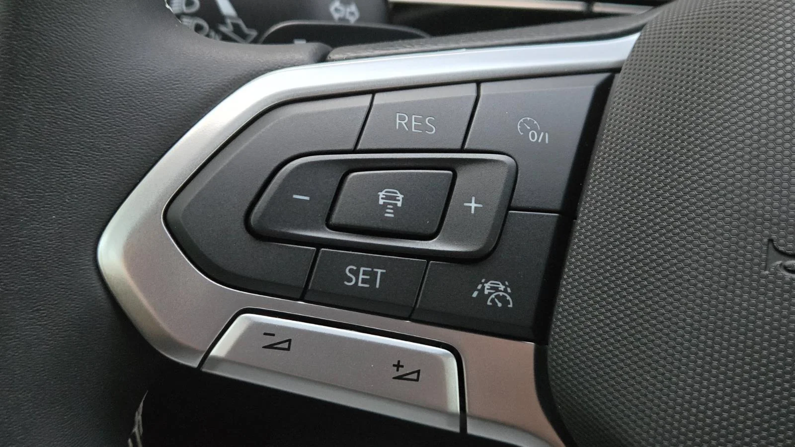 2026 Volkswagen Atlas Cross Sport SE w/Tech - Photo 28