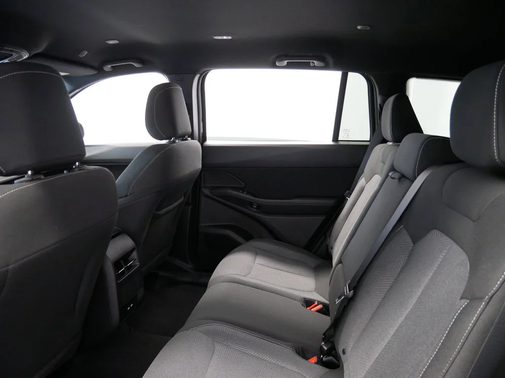 New 2026 Diamond Black Crystal Pearlcoat Jeep Laredo image 13
