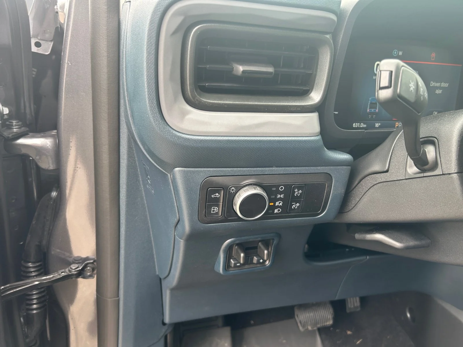 New 2026 Carbonized Grey Metallic Ford XLT image 15