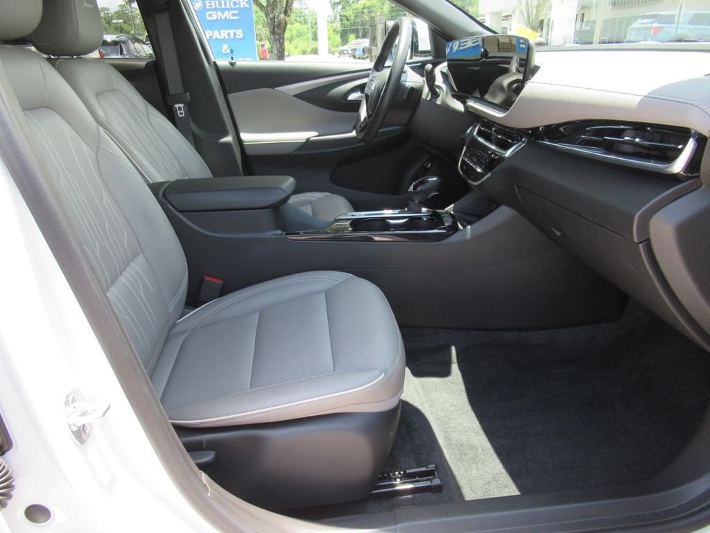 Used 2024 White Buick Avenir image 10