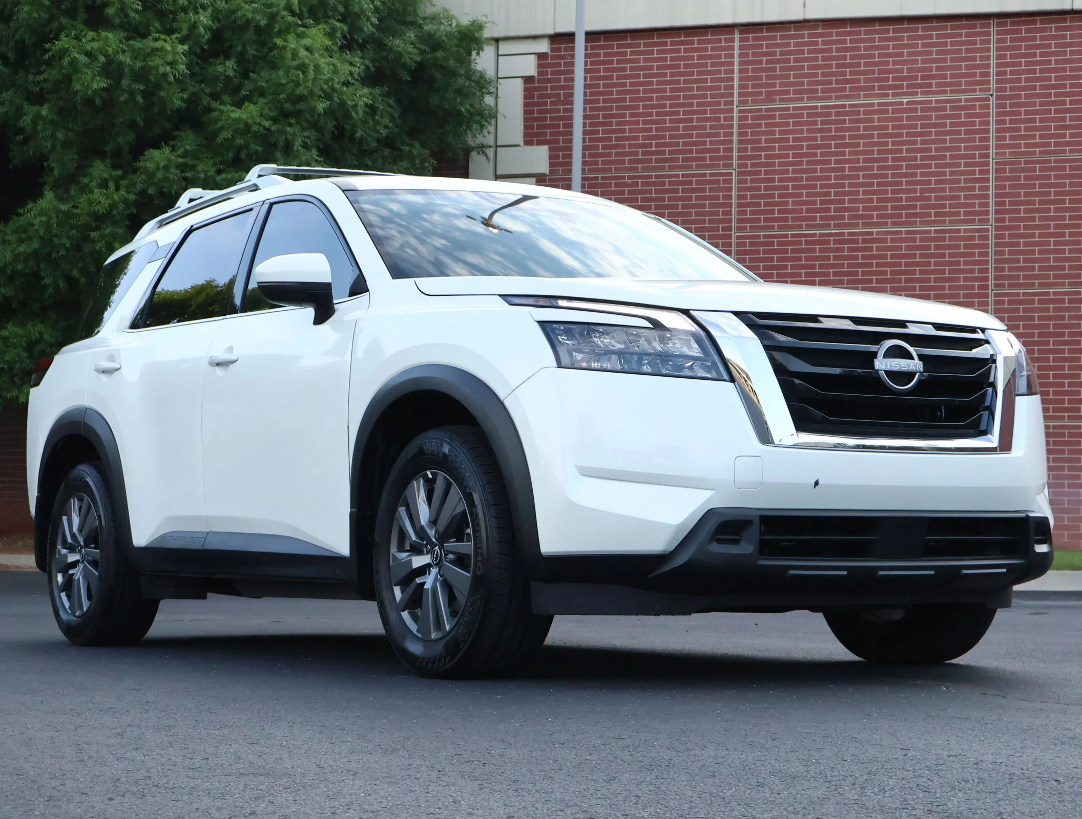 2024 Nissan Pathfinder SV 2WD's photo