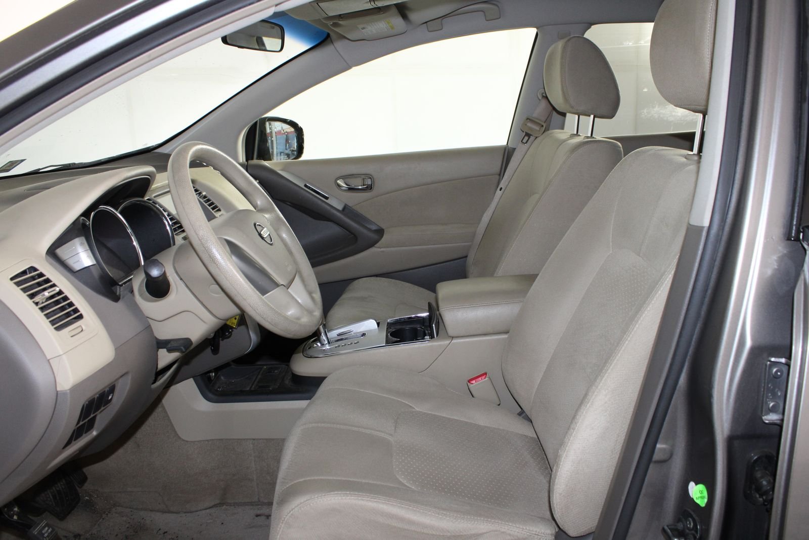 Used 2009 Gray Nissan S image 9
