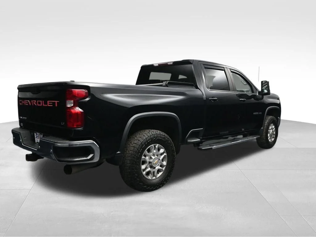 Used 2021 Black Chevrolet LT image 5