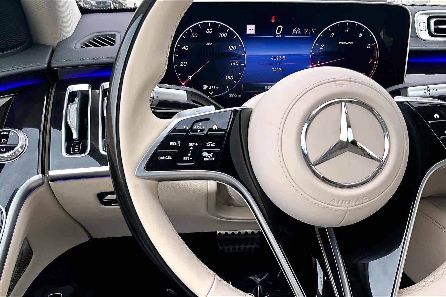 Used 2024 MANUFAKTUR Moonlight White Metallic Mercedes-Benz S 580 image 21