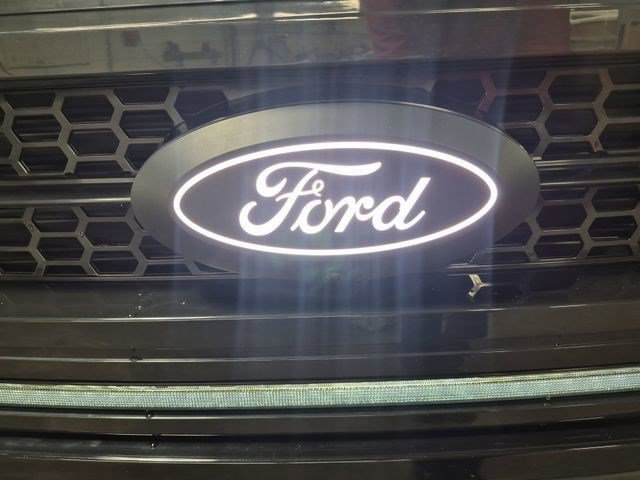 Used 2022 Black Metallic Ford Platinum image 10