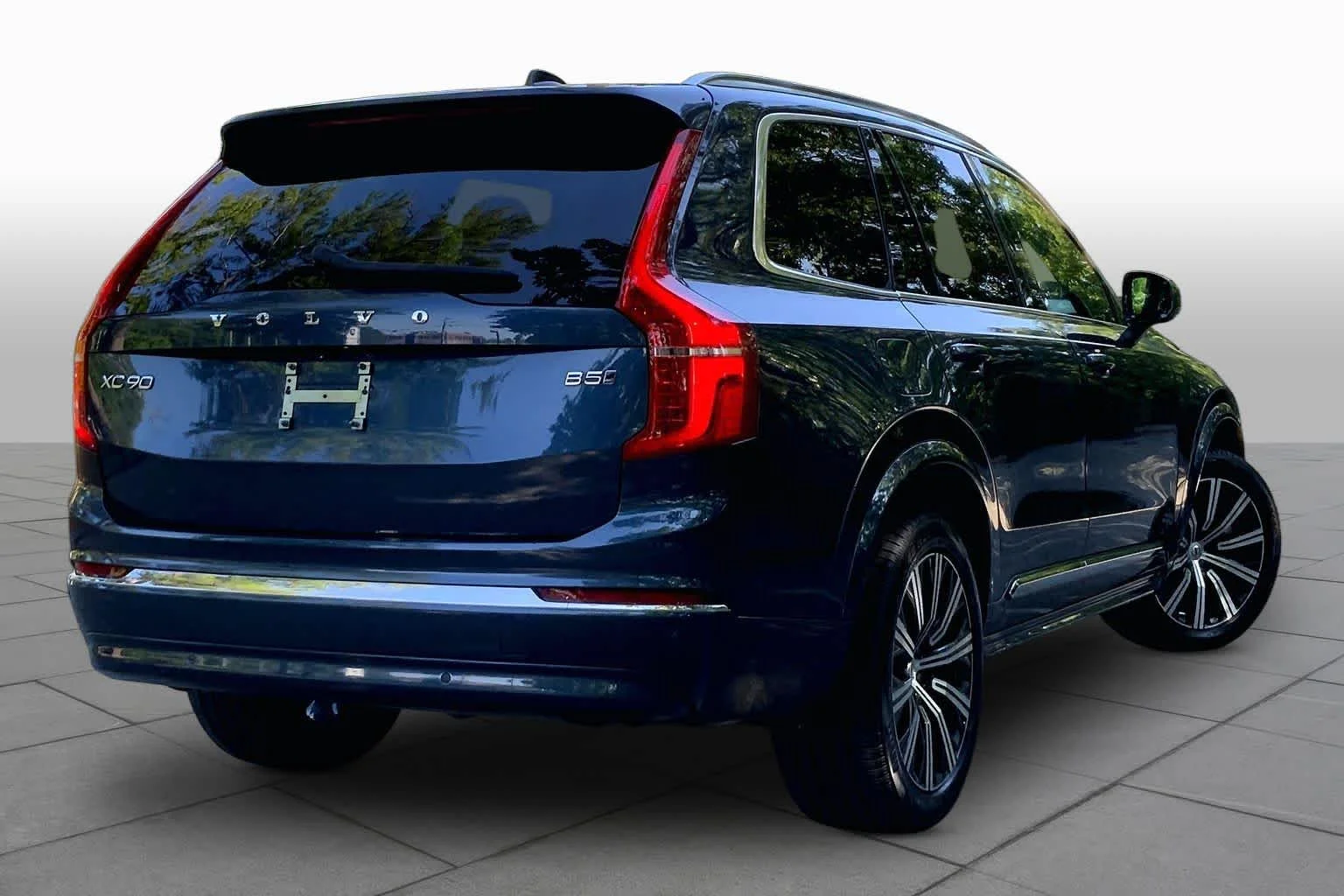 Used 2024 Denim Blue Metallic Volvo Core Bright Theme image 12