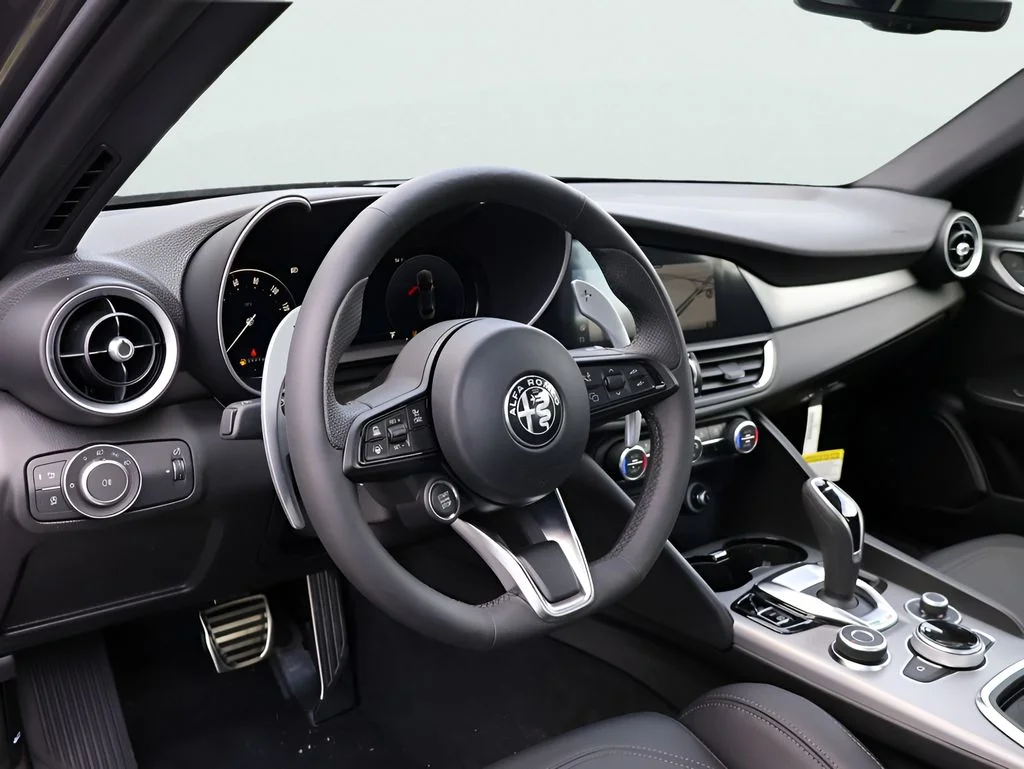 New 2026 Vesuvio Gray Metallic Alfa Romeo Base image 20