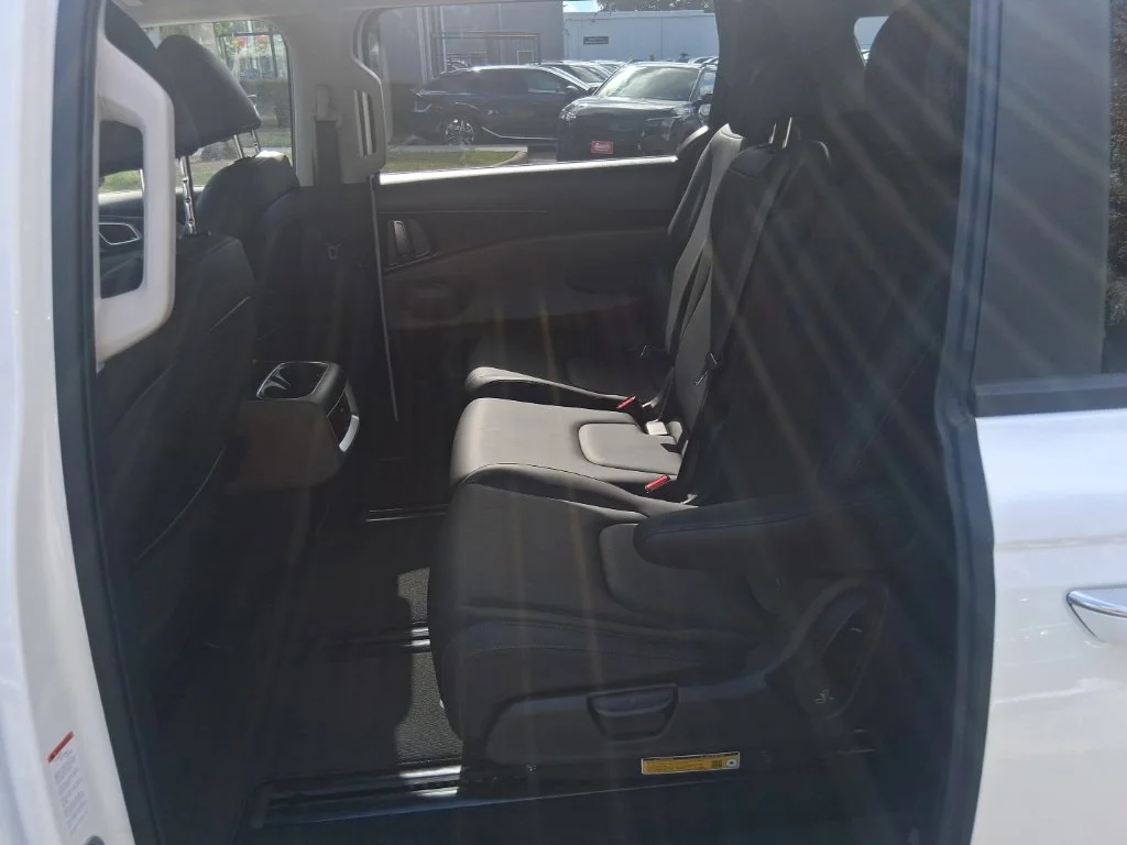 Used 2026 White Kia LXS image 15