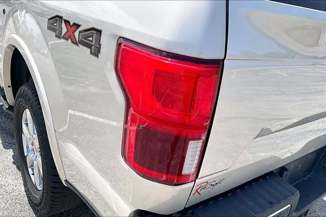 Used 2018 White Gold Ford Lariat image 23