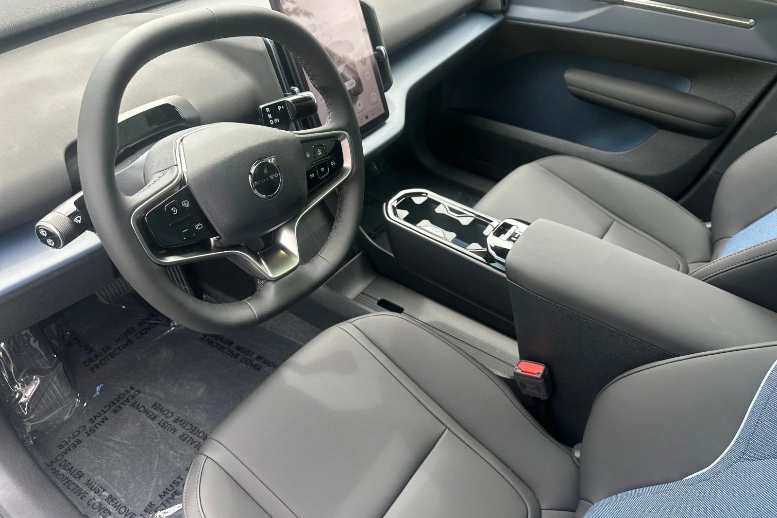 New 2026 Crystal White Volvo Plus image 9