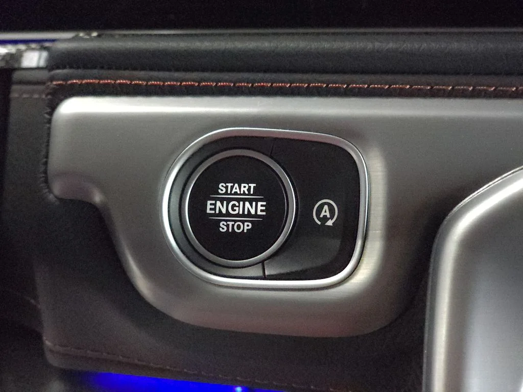 Certified Used 2025 MANUFAKTUR Graphite Metallic Mercedes-Benz G 550 image 16